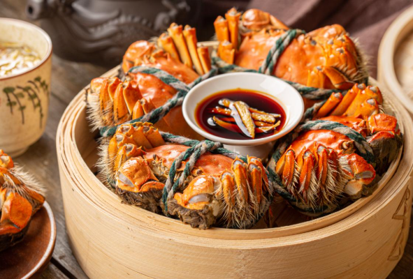 Golden Crab Roe Overflowing the Shell—Who Could Resist Steaming Them Right Away?