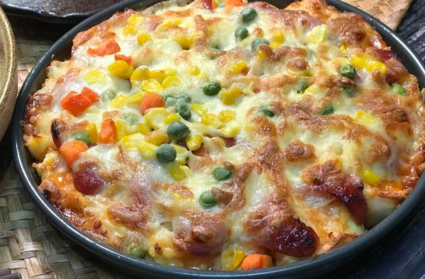 Steamed Bun Pizza: When Leftover Ingredients Meet Kitchen Creativity