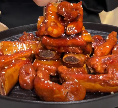 This Sprite Plum Spare Ribs recipe is a hit on social media for its refreshing and appetizing taste